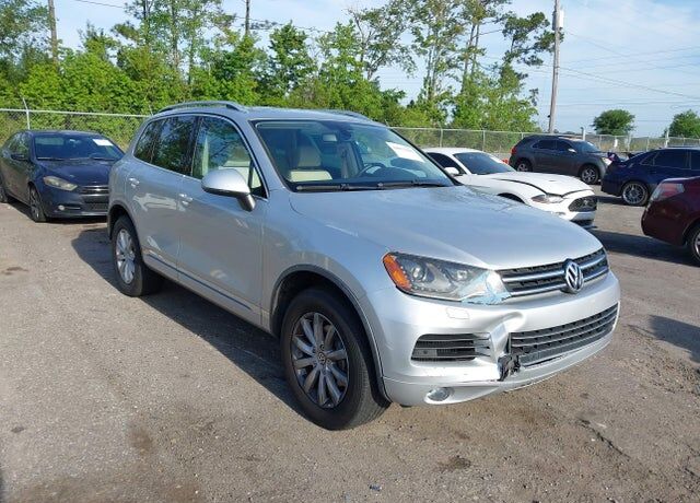 2012 VOLKSWAGEN Touareg