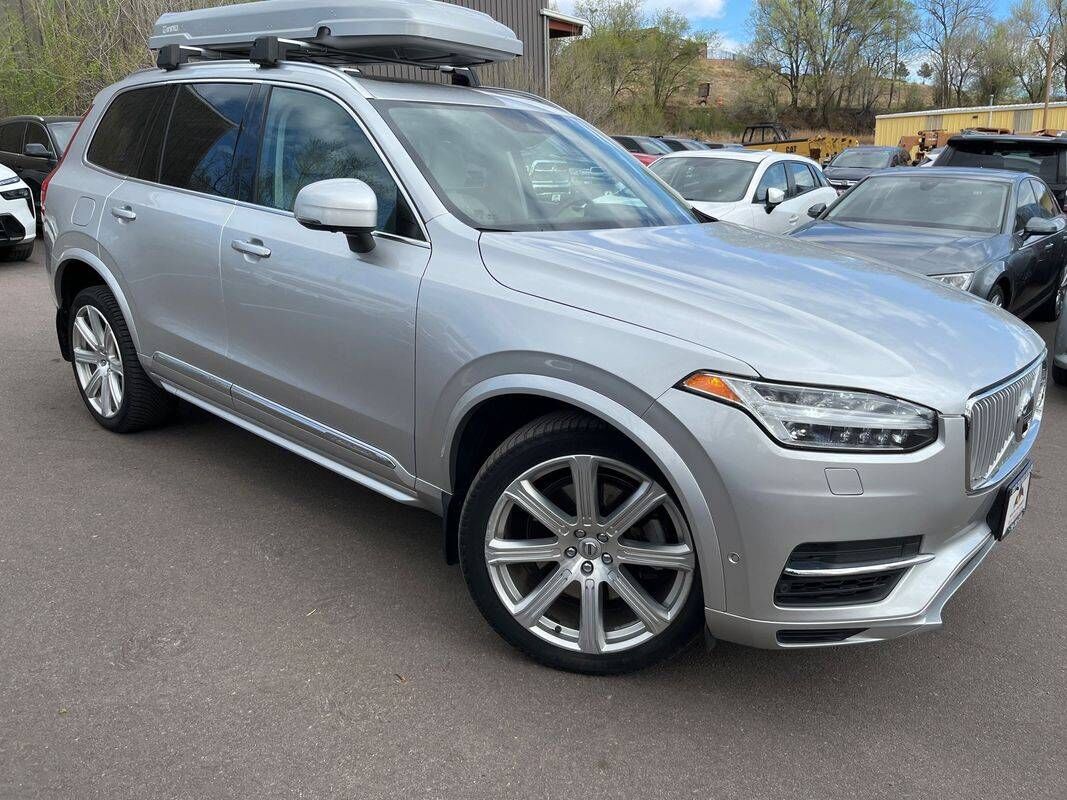 2017 VOLVO XC90