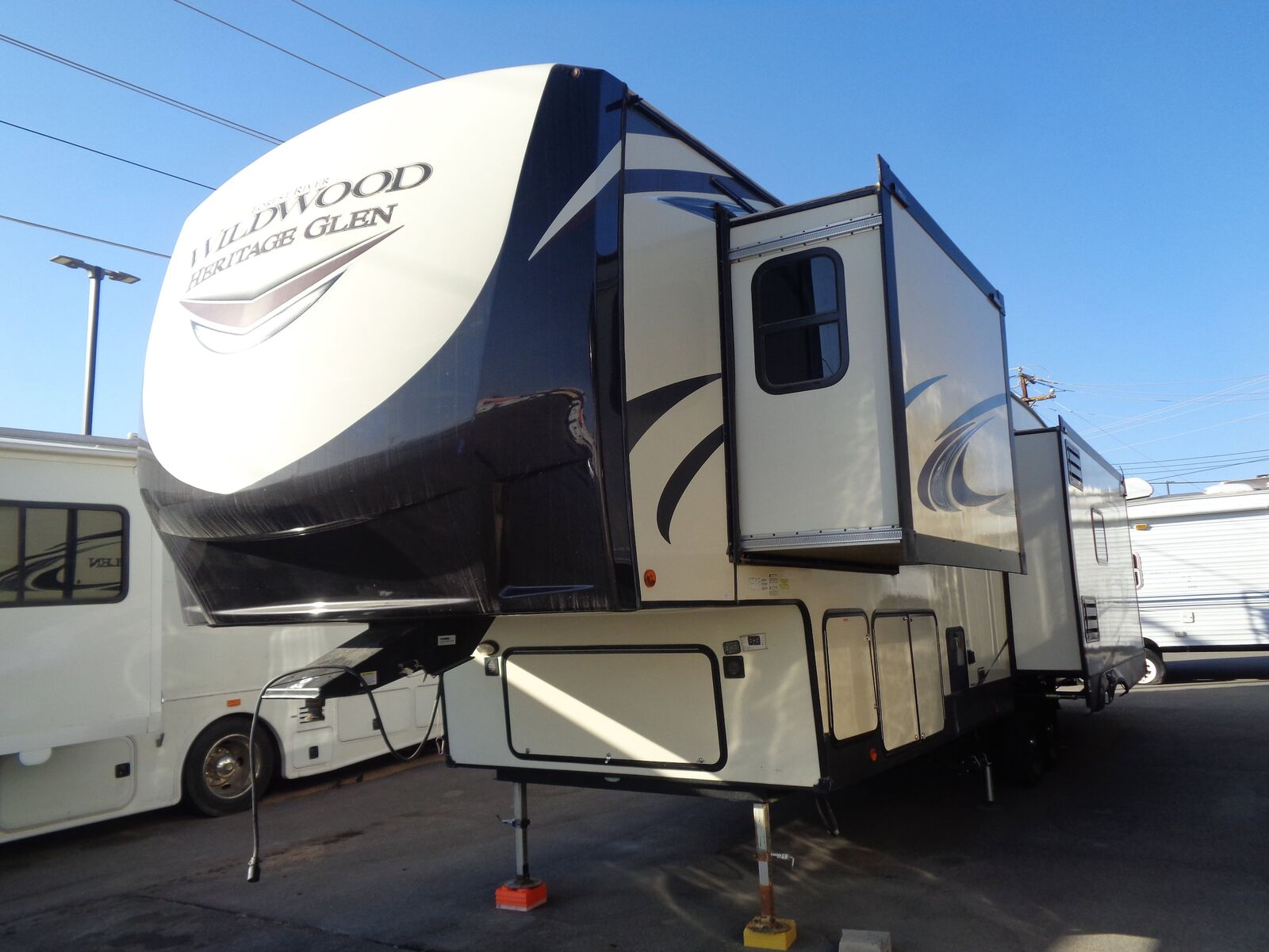 2021 FOREST RIVER Wildwood Laminated Towables