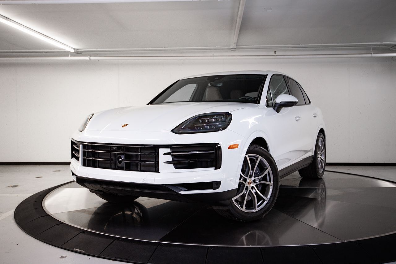 2025 PORSCHE Cayenne