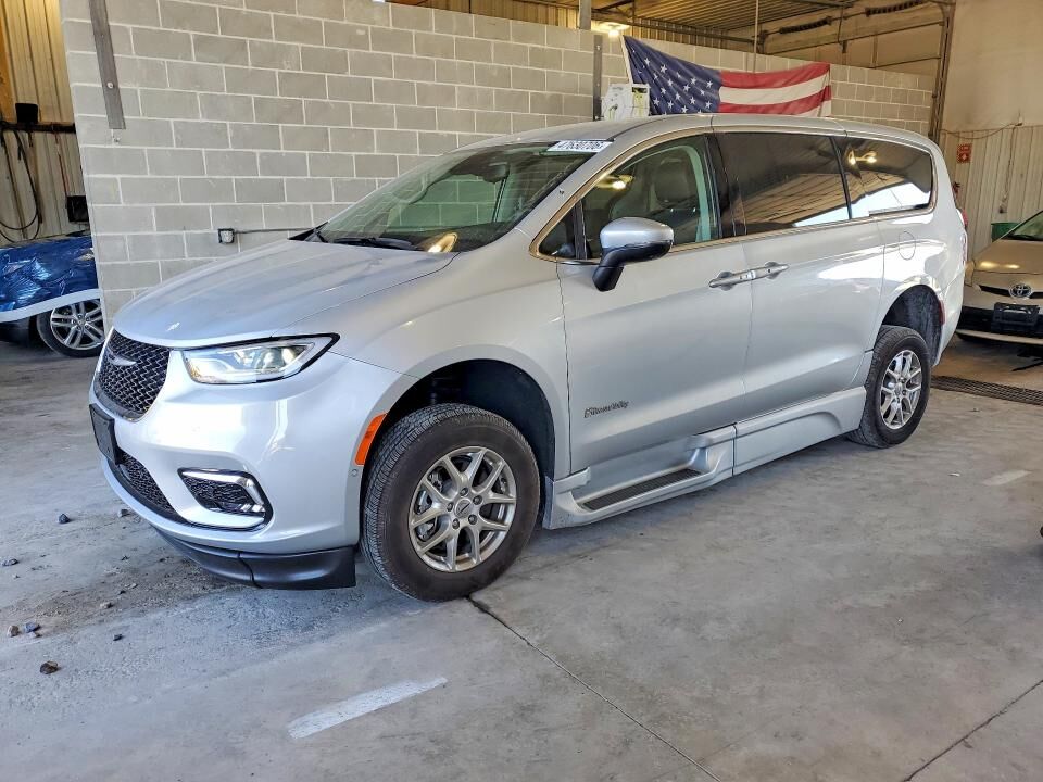 2023 CHRYSLER Pacifica
