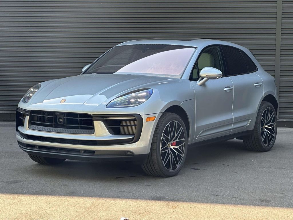 2025 PORSCHE Macan