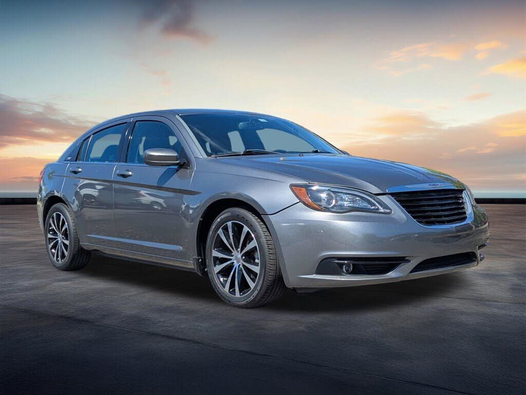 2013 CHRYSLER 200