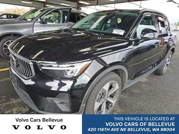 2025 VOLVO XC40