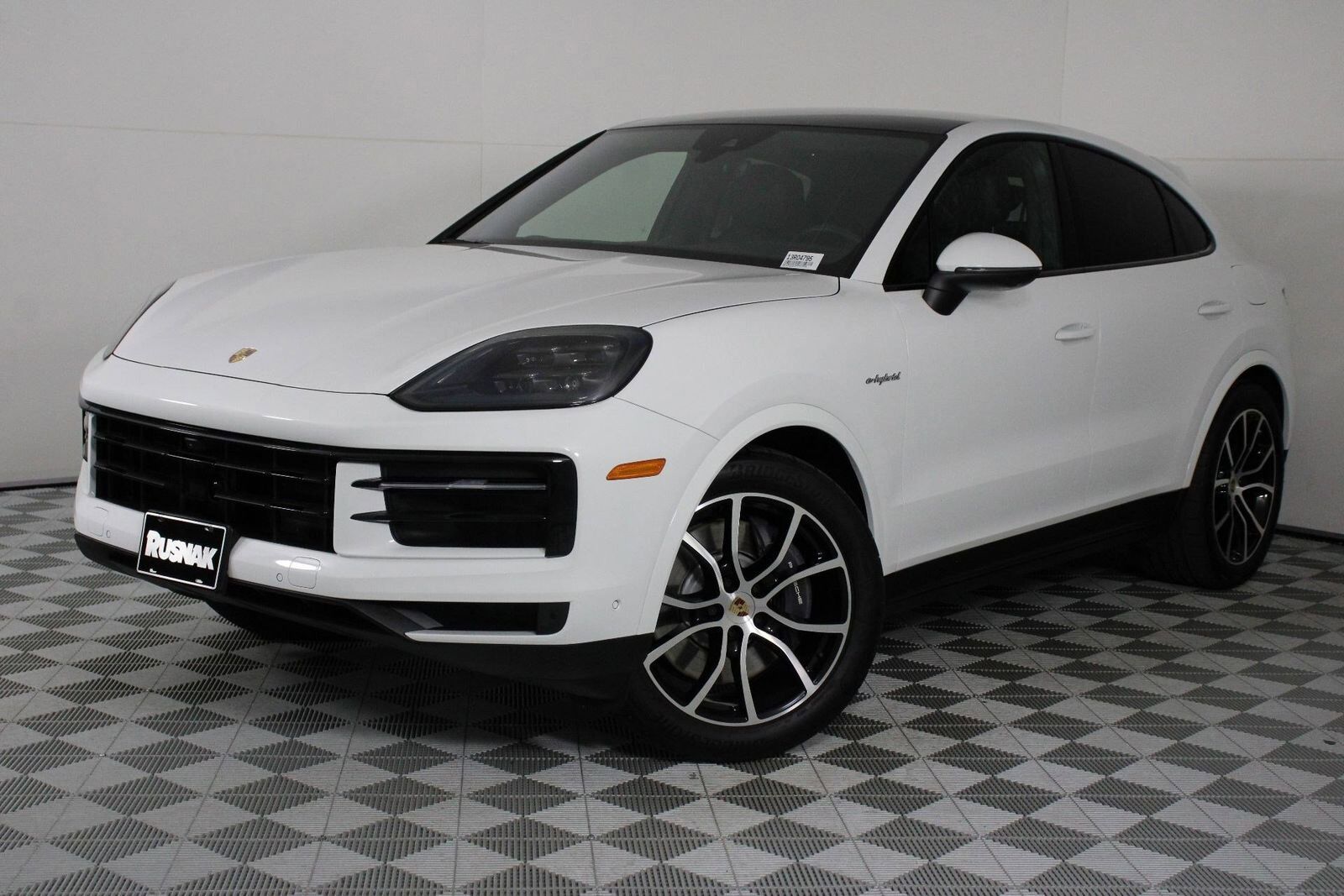 2025 PORSCHE Cayenne