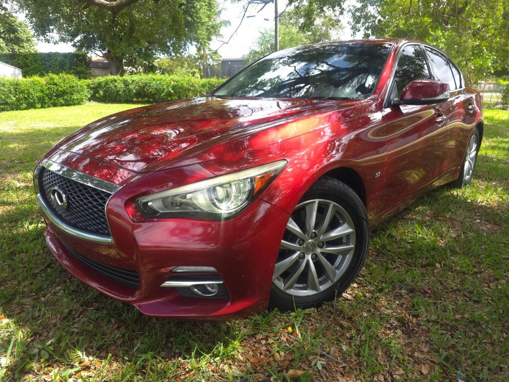 2015 INFINITI Q50
