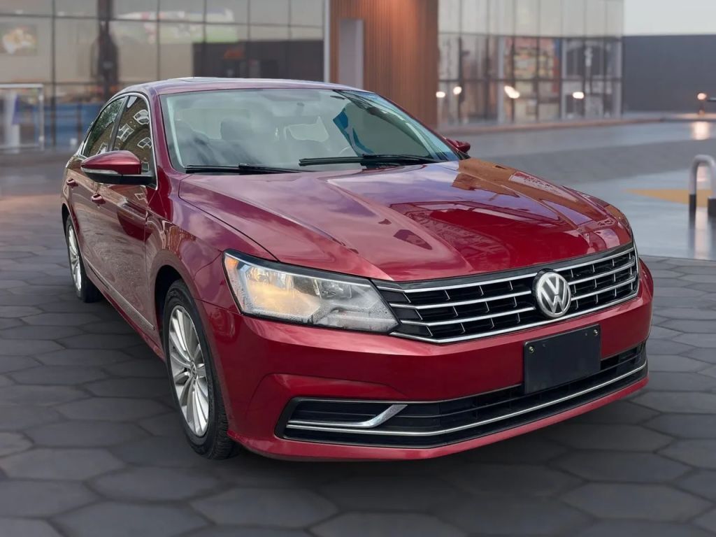 2016 VOLKSWAGEN Passat