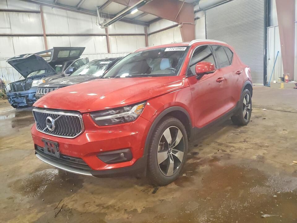 2019 VOLVO XC40