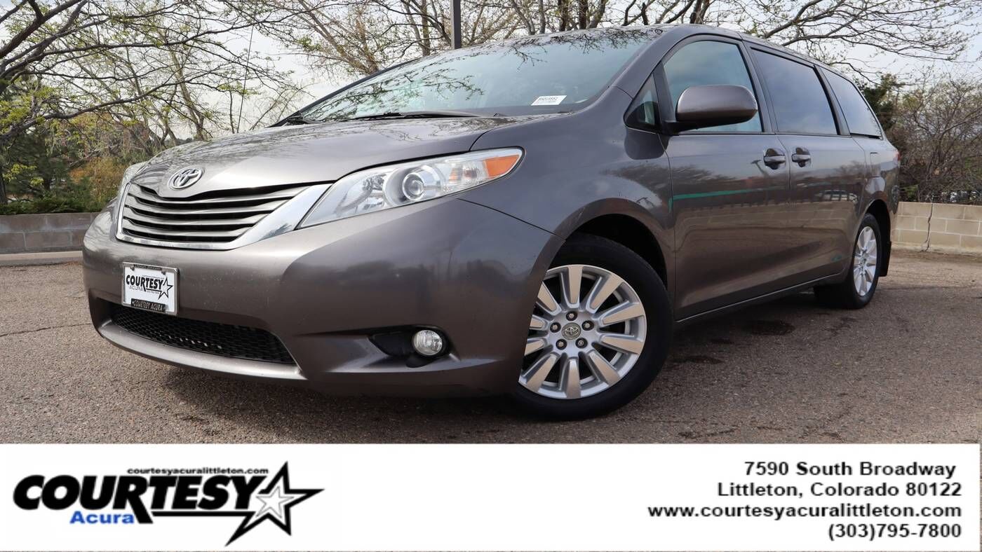 2011 TOYOTA Sienna