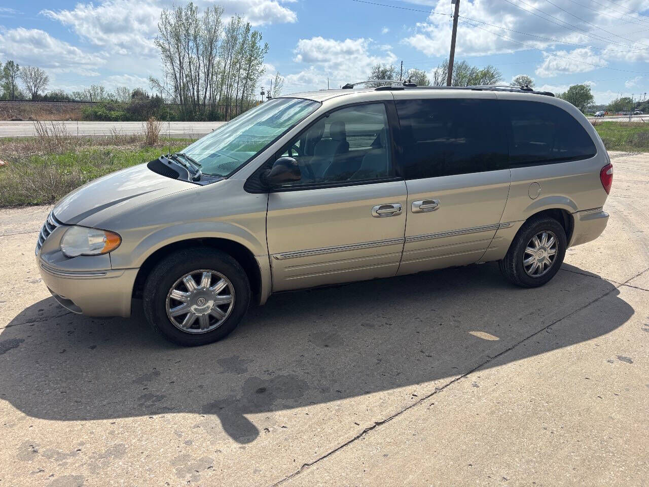 2005 CHRYSLER Town and Country