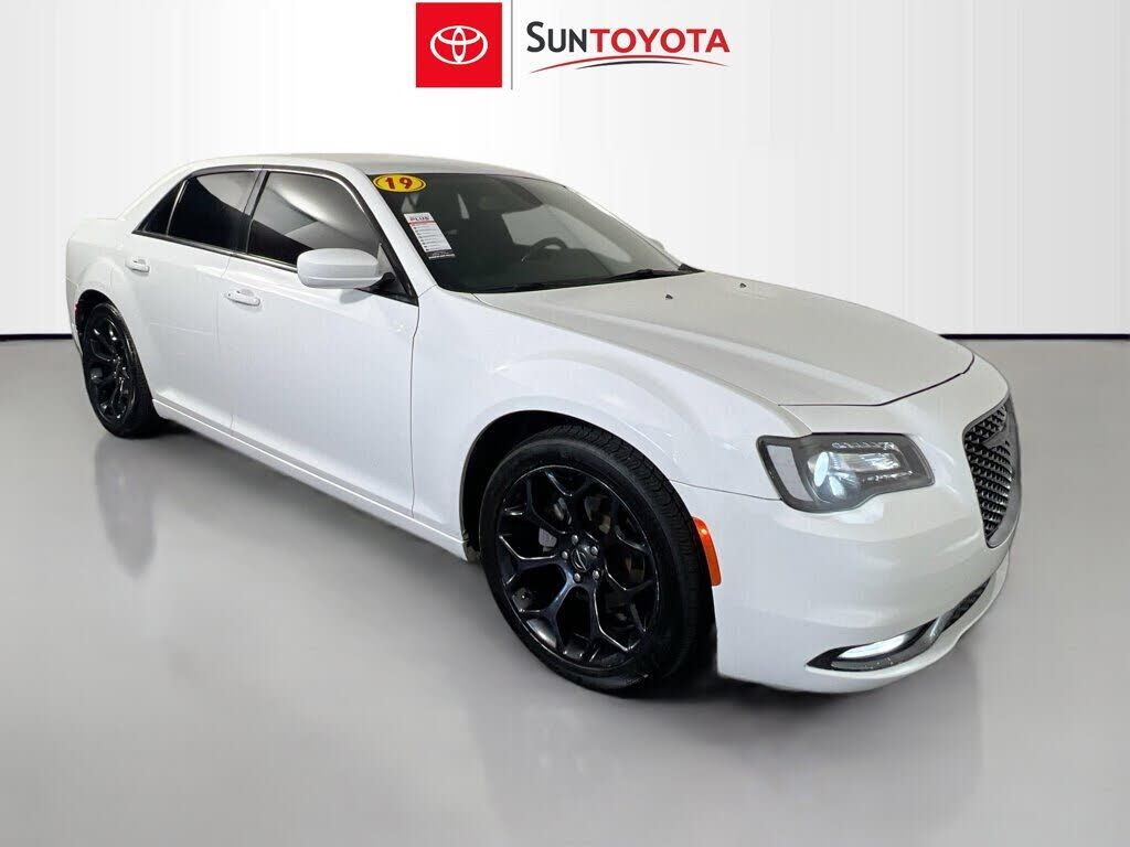 2019 CHRYSLER 300