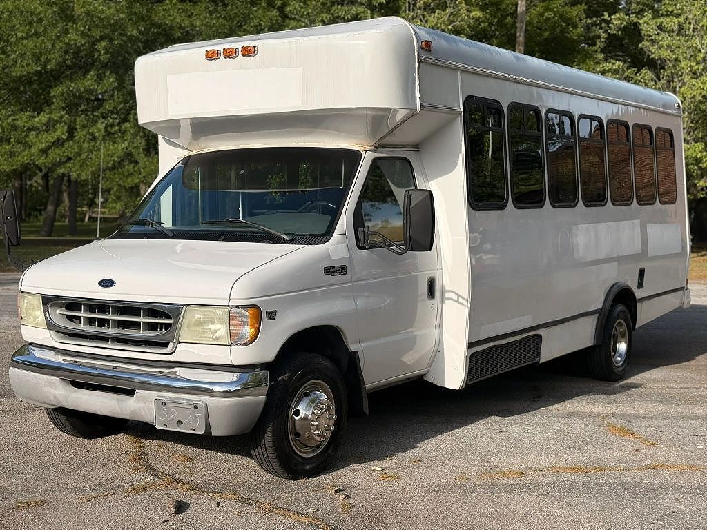 2002 FORD E-450