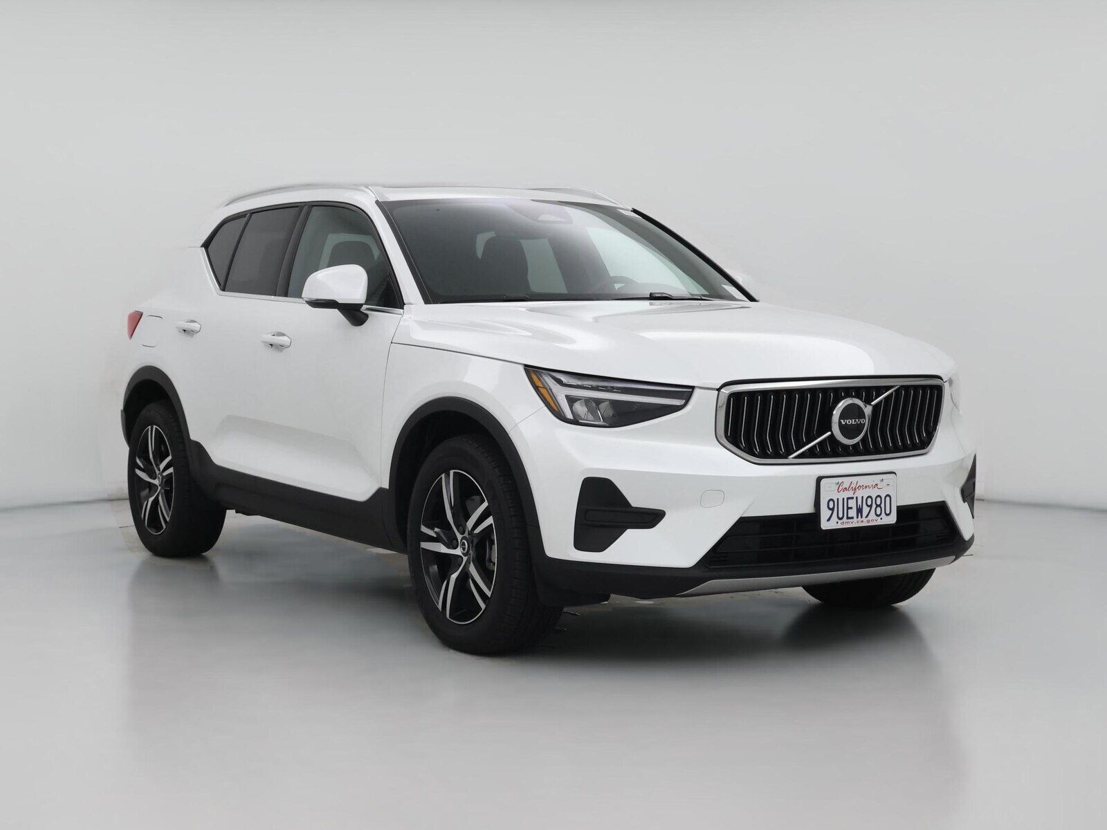 2025 VOLVO XC40