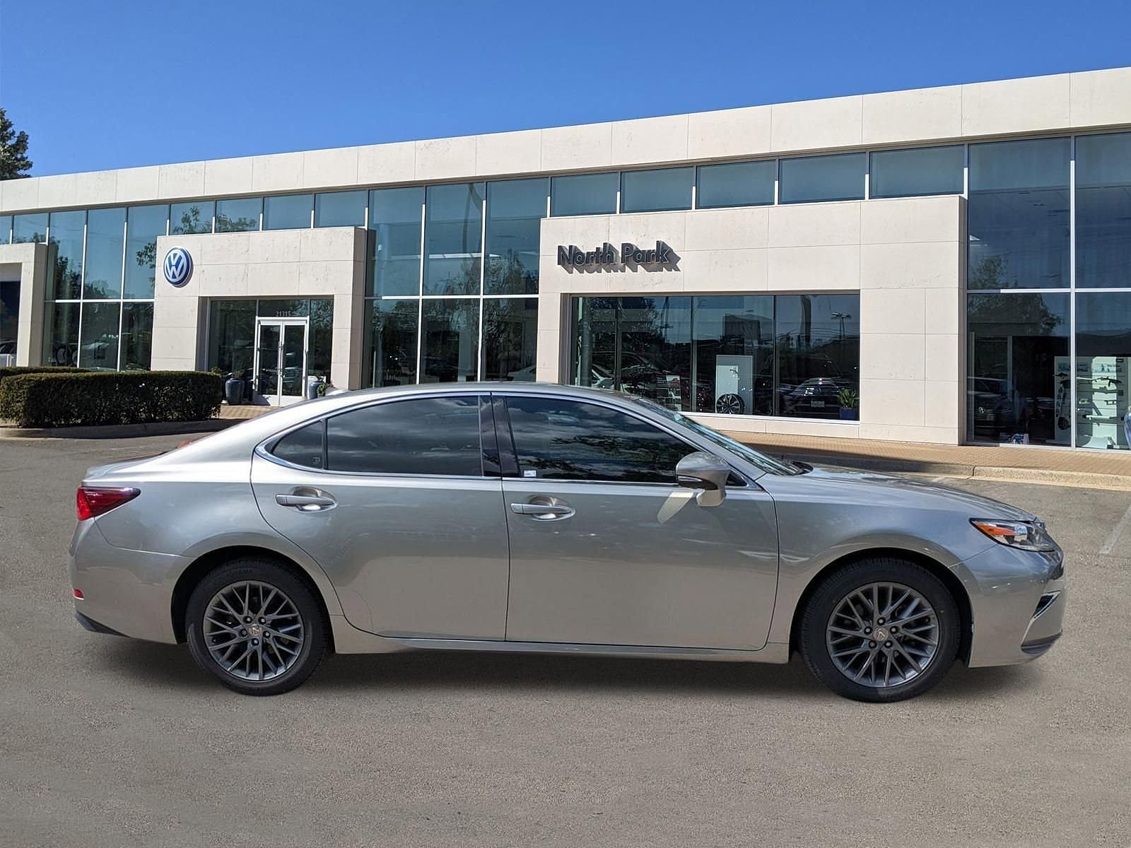 2018 LEXUS ES