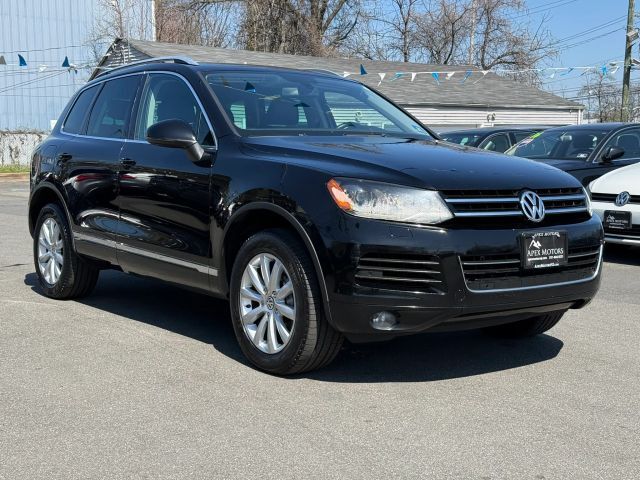 2012 VOLKSWAGEN Touareg