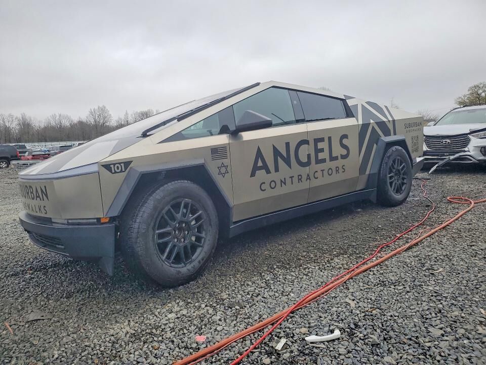 2025 TESLA Cybertruck