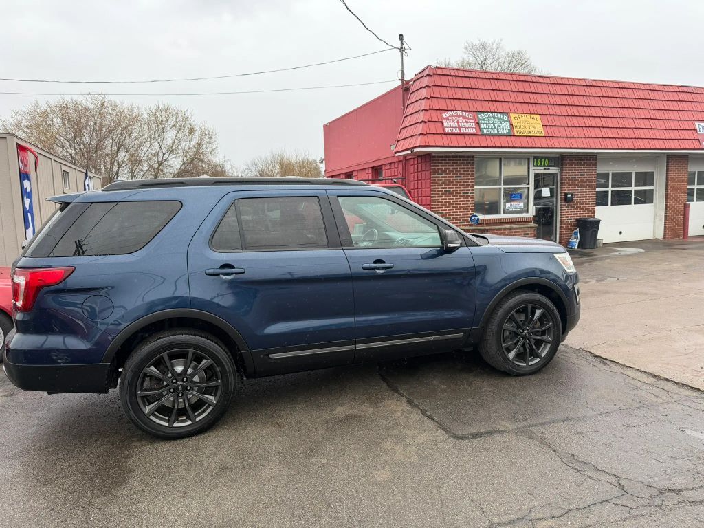 2017 FORD Explorer