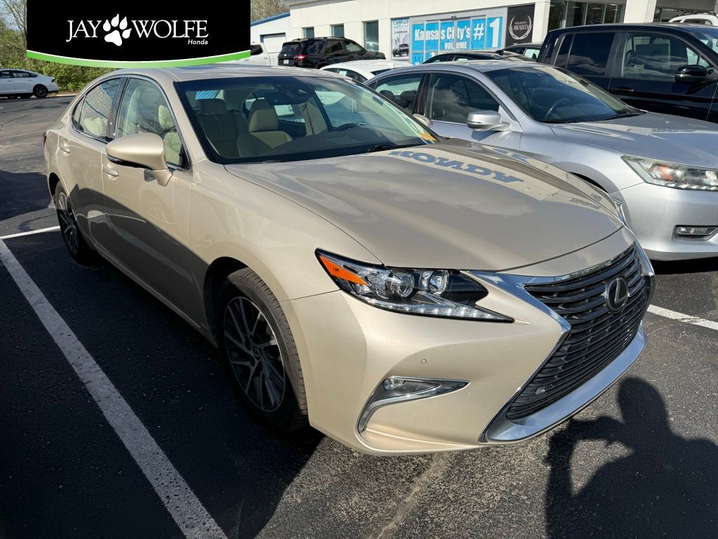 2017 LEXUS ES