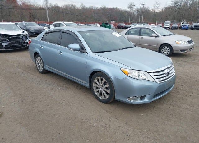 2011 TOYOTA Avalon