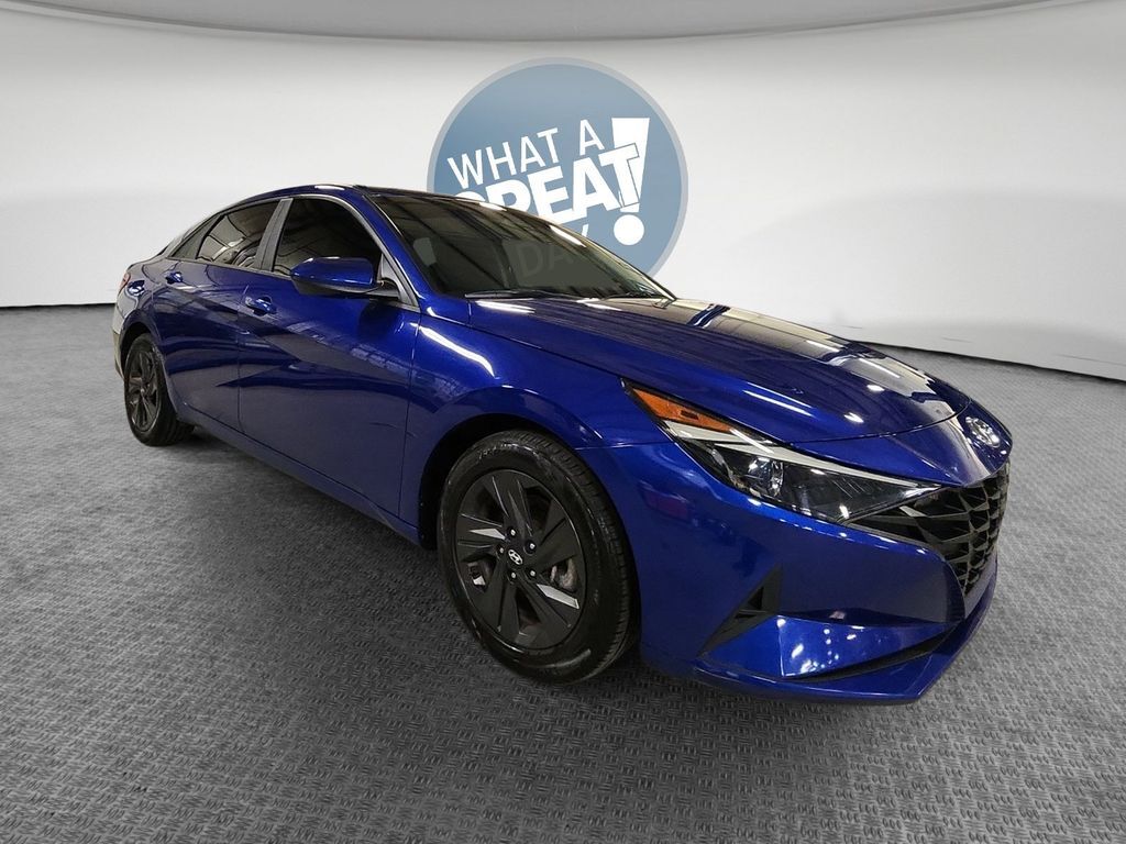 2022 HYUNDAI Elantra