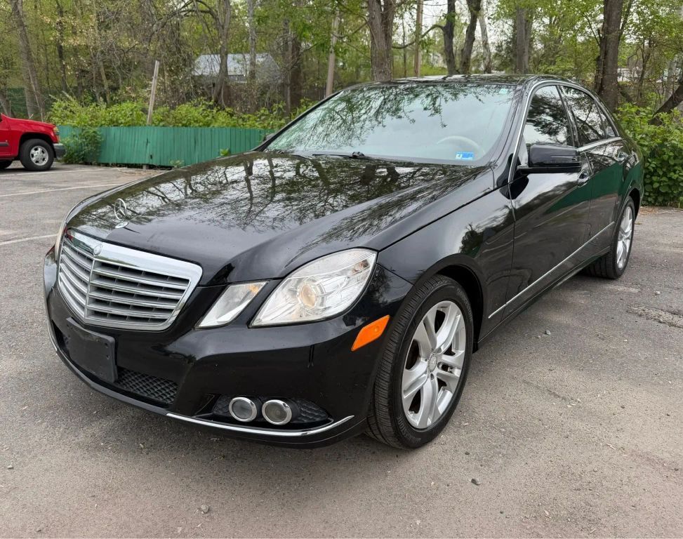 2011 MERCEDES-BENZ E-Class