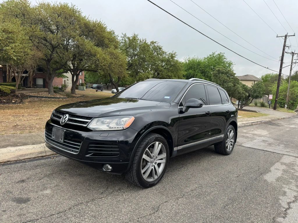 2012 VOLKSWAGEN Touareg