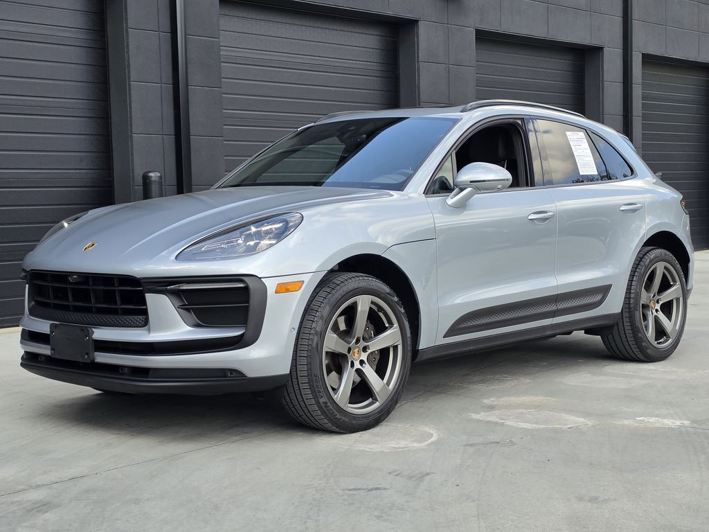 2022 PORSCHE Macan