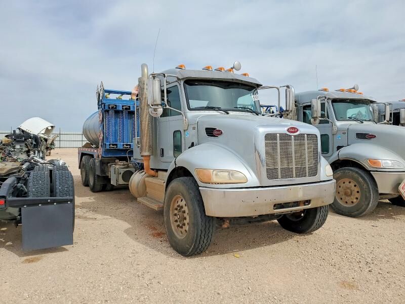 2015 PETERBILT 348