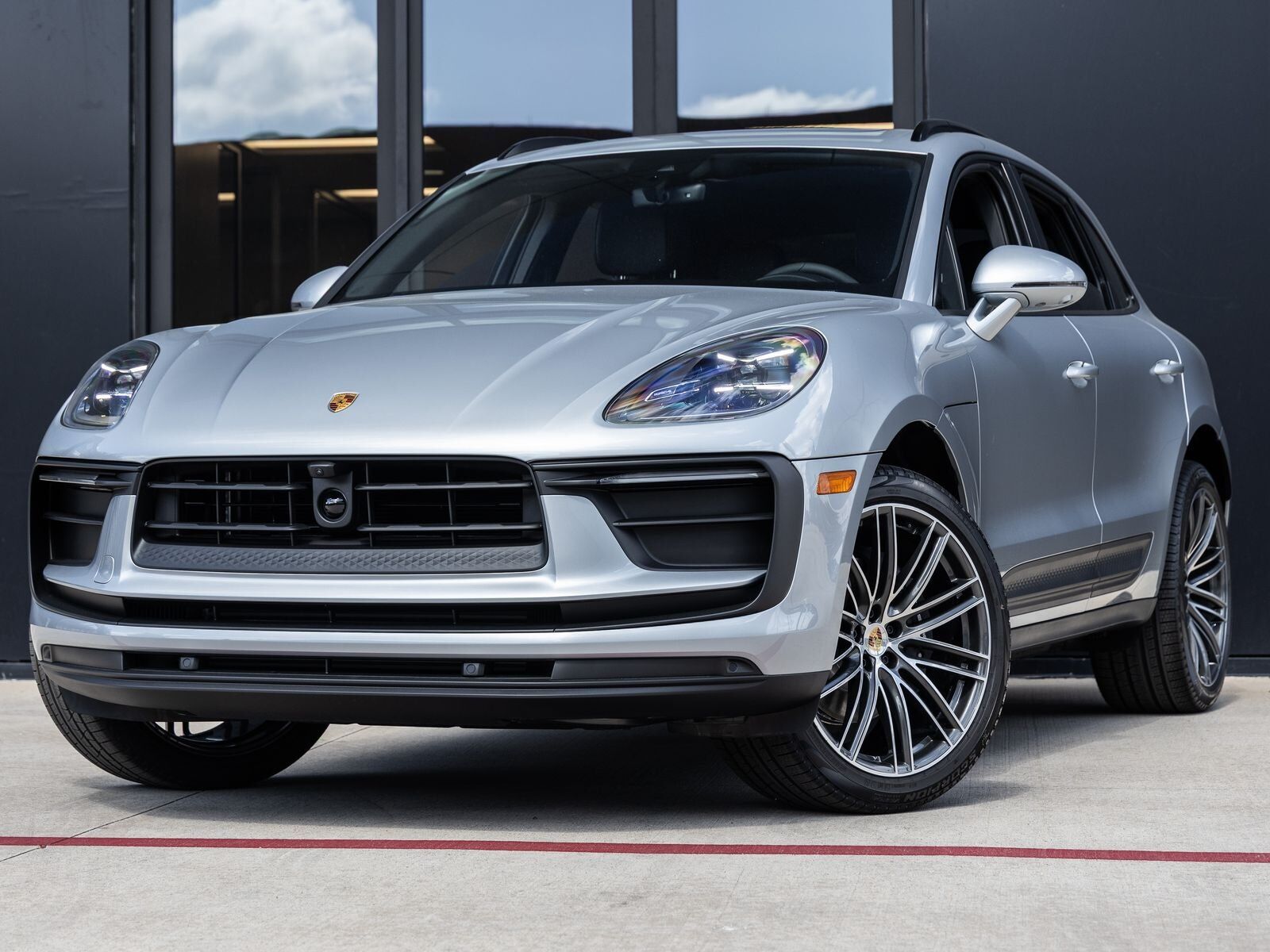 2026 PORSCHE Macan