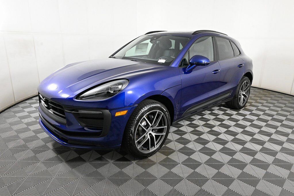 2025 PORSCHE Macan