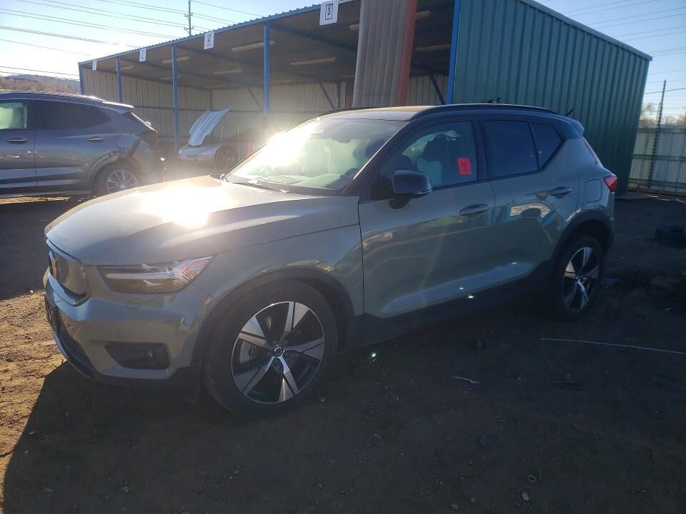 2021 VOLVO XC40