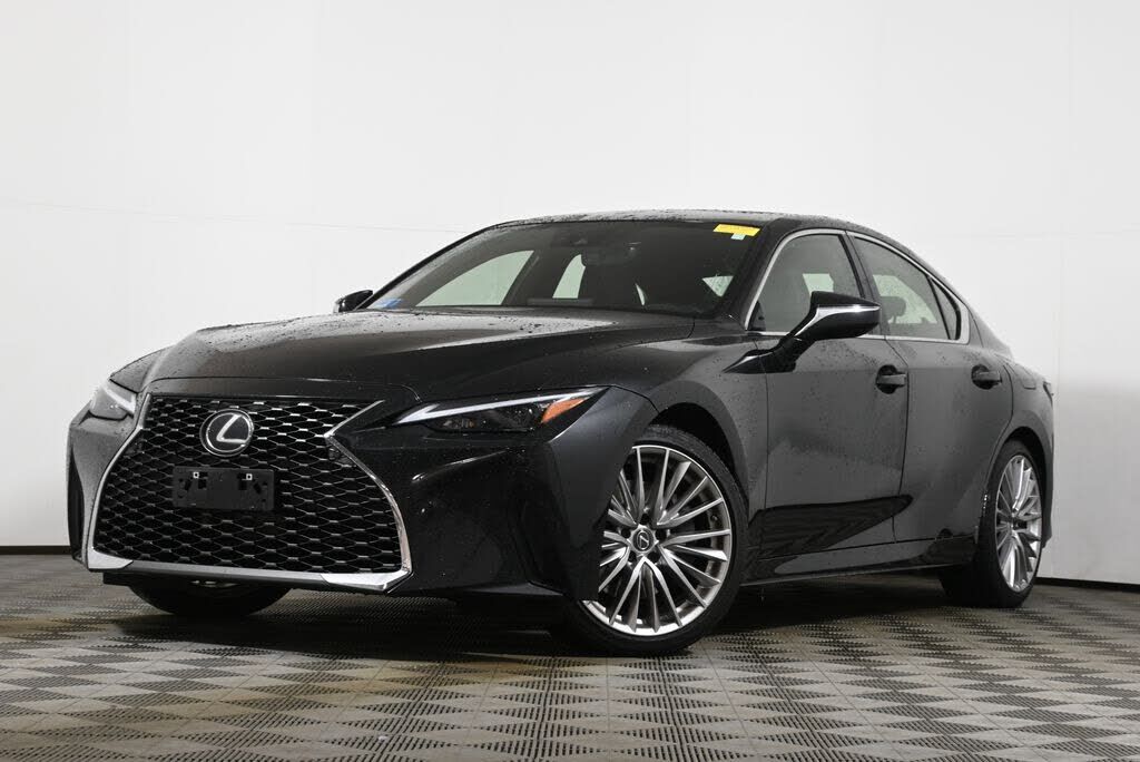 2022 LEXUS IS