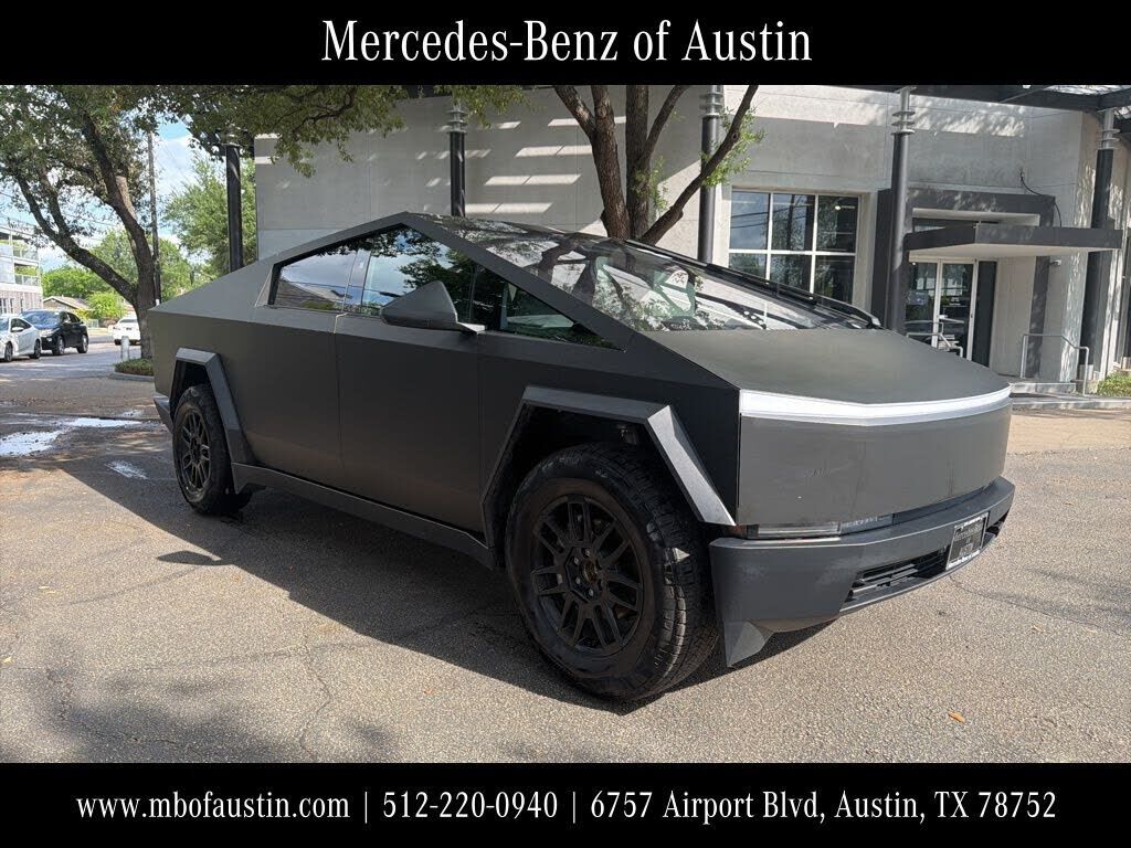 2024 TESLA Cybertruck