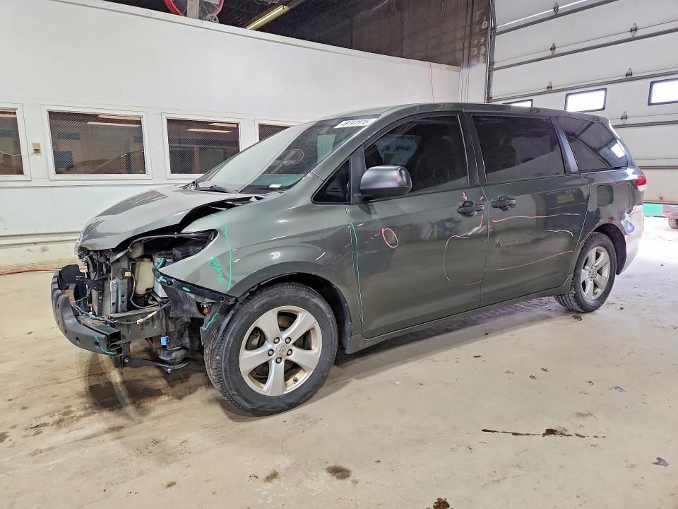 2012 TOYOTA Sienna