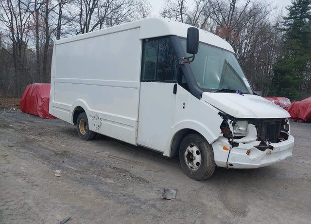 2013 ISUZU NPR/NPR-HD
