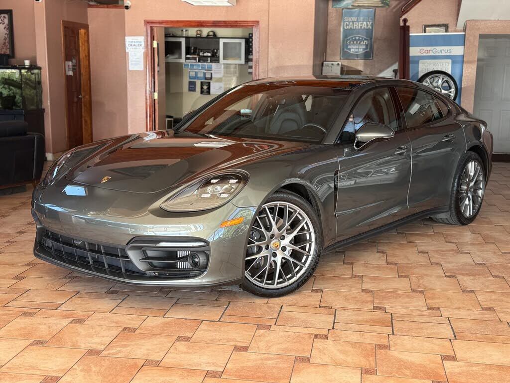 2023 PORSCHE Panamera