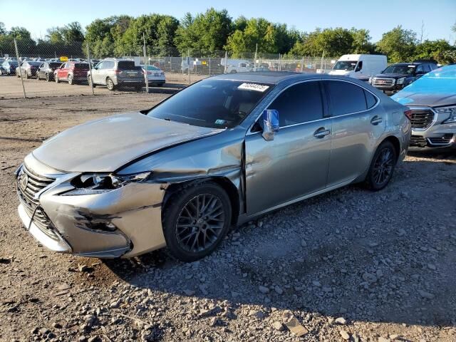 2018 LEXUS ES