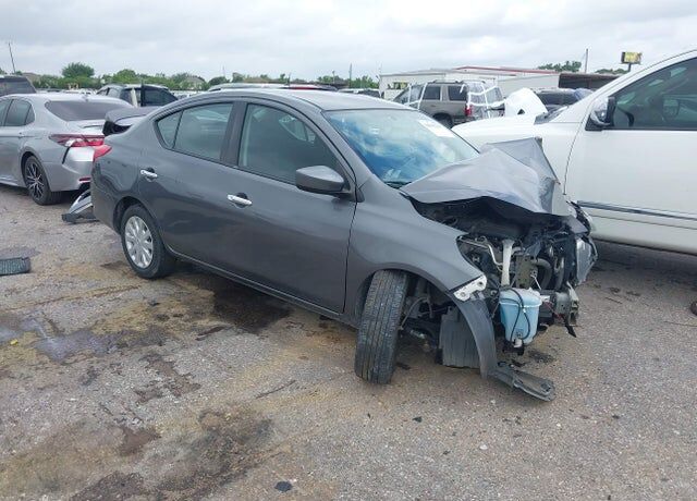 2017 NISSAN Versa