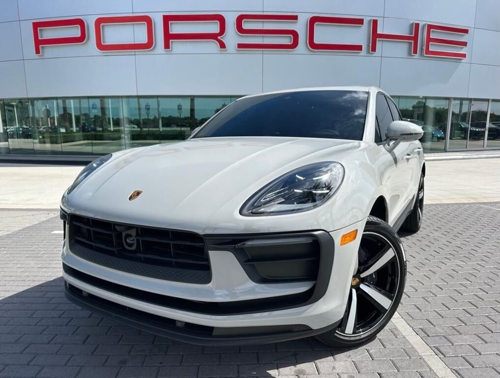 2026 PORSCHE Macan
