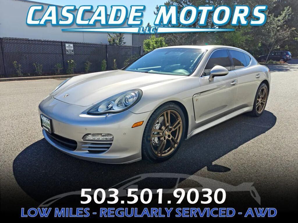 2013 PORSCHE Panamera