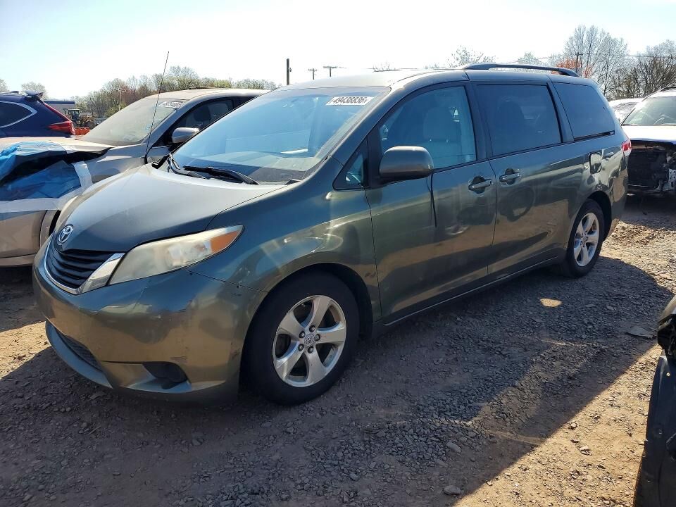 2011 TOYOTA Sienna