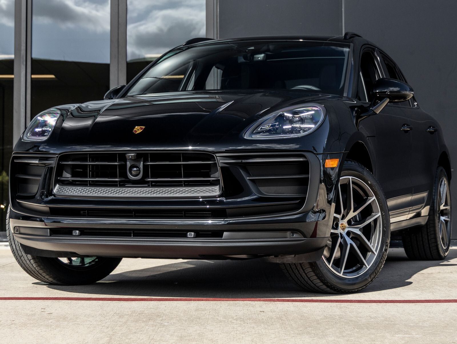 2026 PORSCHE Macan
