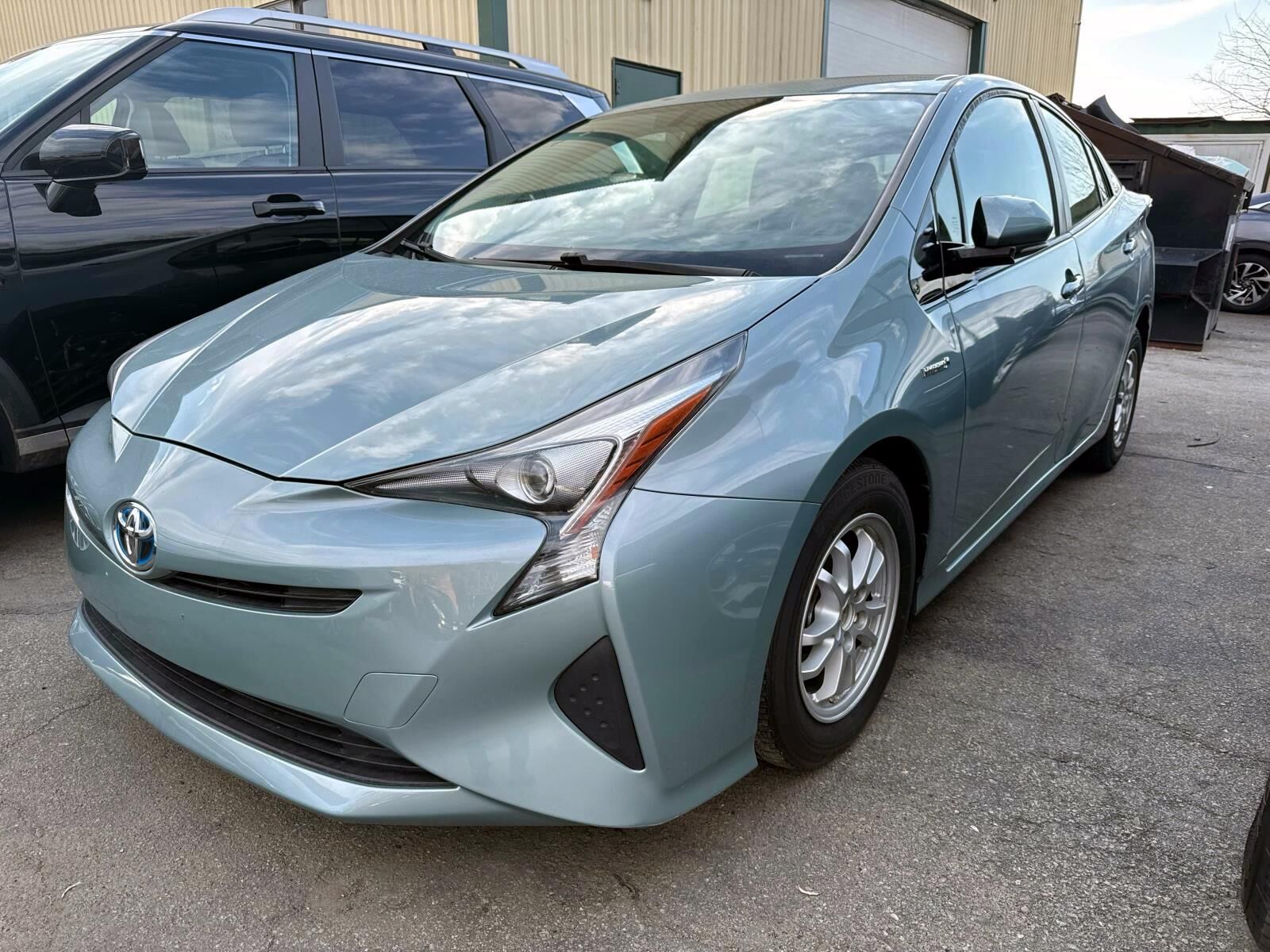 2016 TOYOTA PRIUS