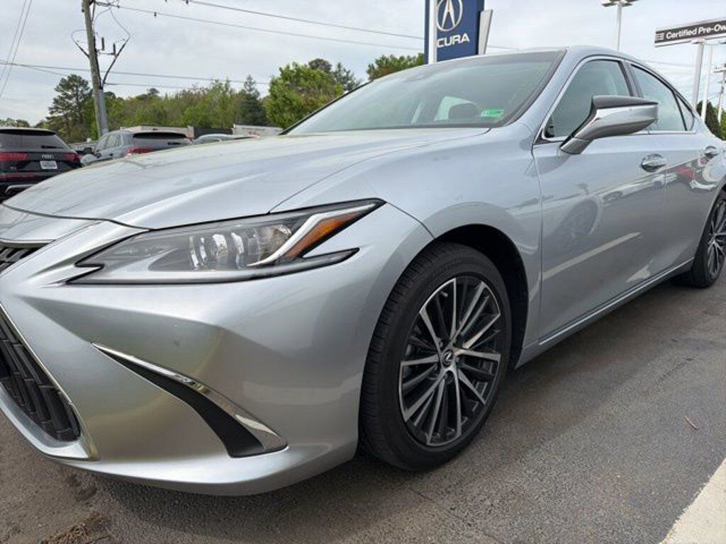 2024 LEXUS ES