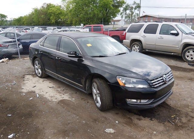 2012 VOLKSWAGEN Passat