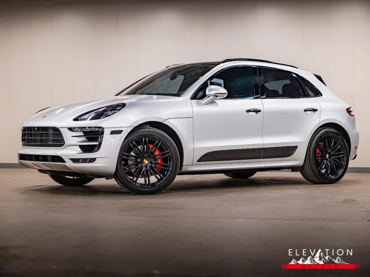 2017 PORSCHE Macan