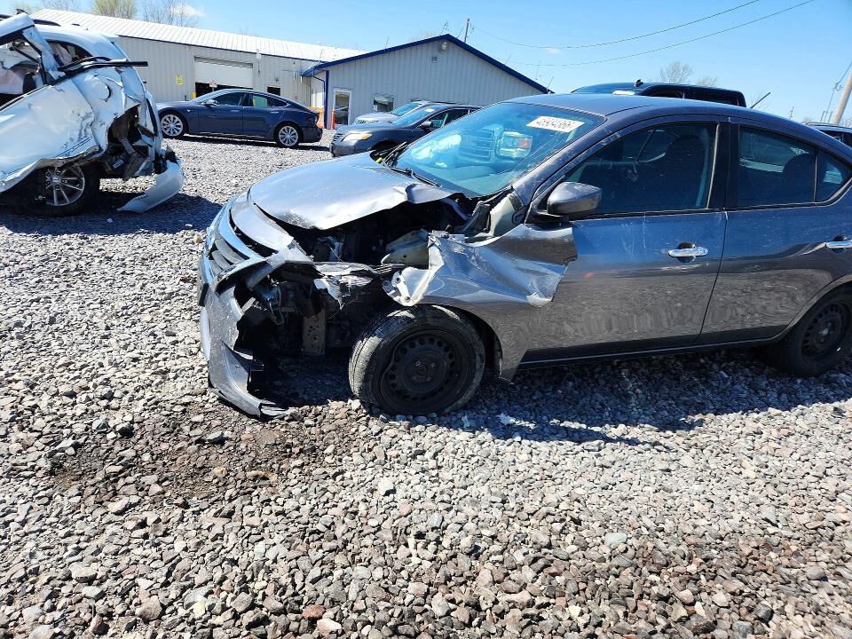 2019 NISSAN Versa