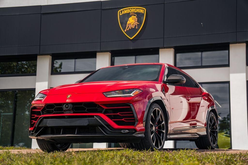 2022 LAMBORGHINI URUS
