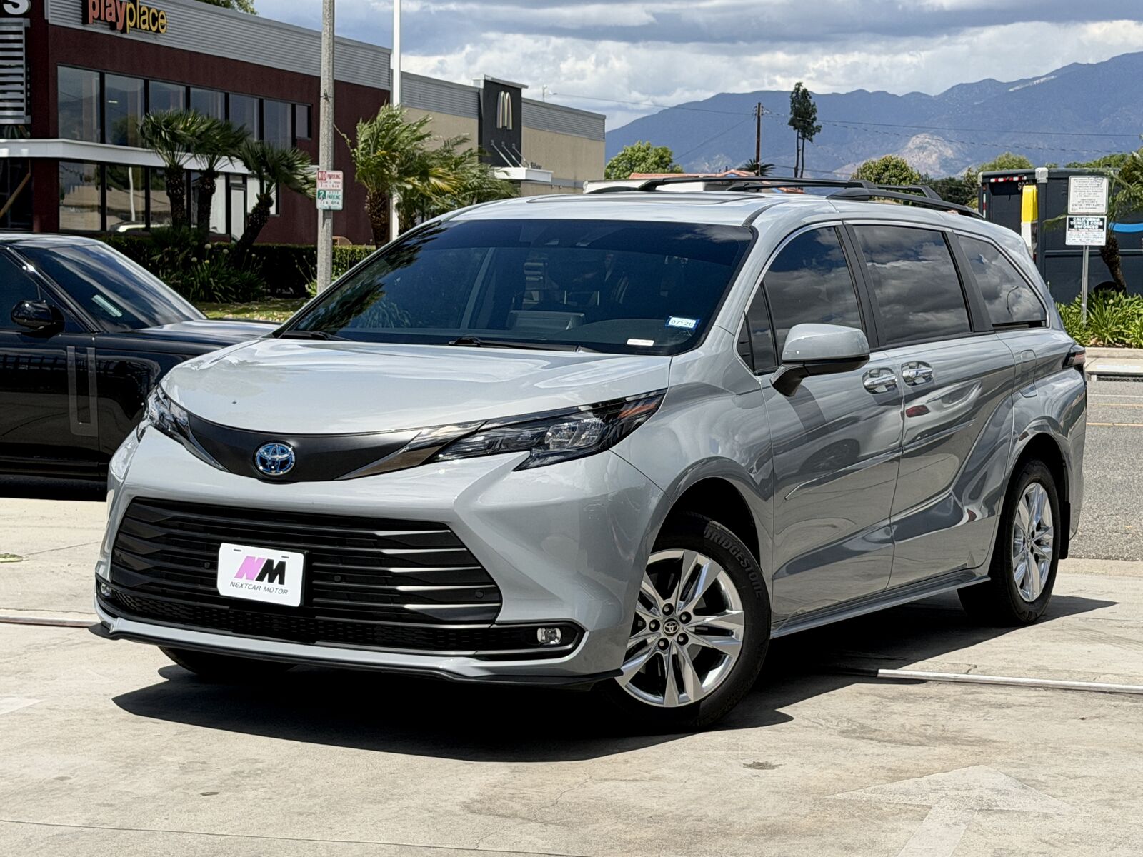 2023 TOYOTA Sienna