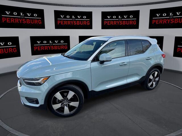 2019 VOLVO XC40